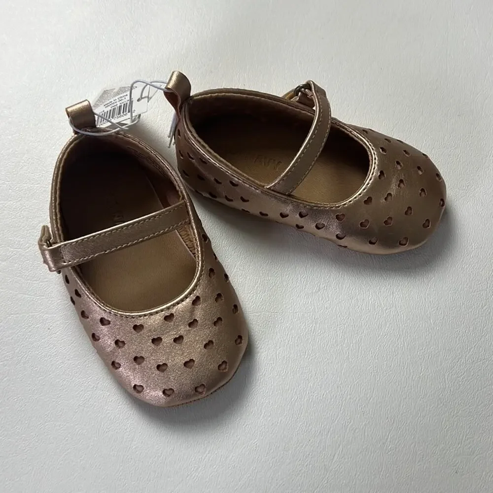 Old Navy Perforated Hearts Mary Jane Shimmer Baby Shoes  Sz 12-18M